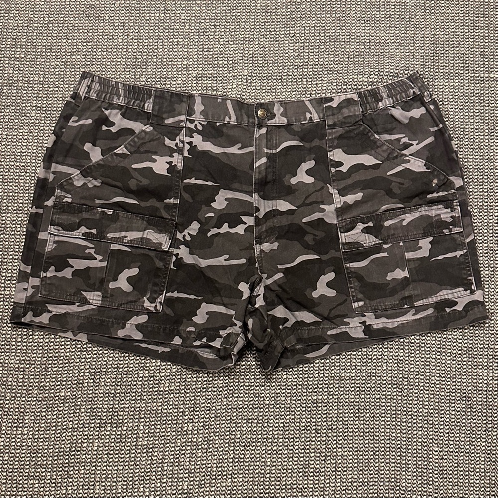 RedHead Black and Gray Camouflage Cargo Shorts